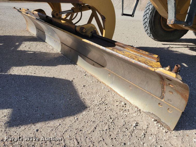 image for item LL9573 1997 Caterpillar 140H  motor grader