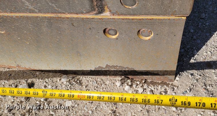 image for item LL9573 1997 Caterpillar 140H  motor grader