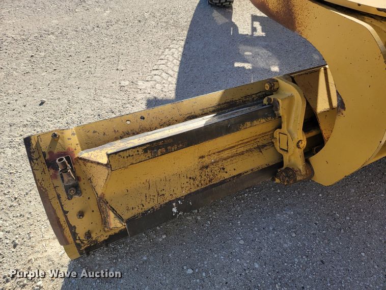 image for item LL9573 1997 Caterpillar 140H  motor grader