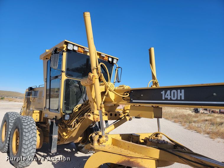image for item LL9573 1997 Caterpillar 140H  motor grader