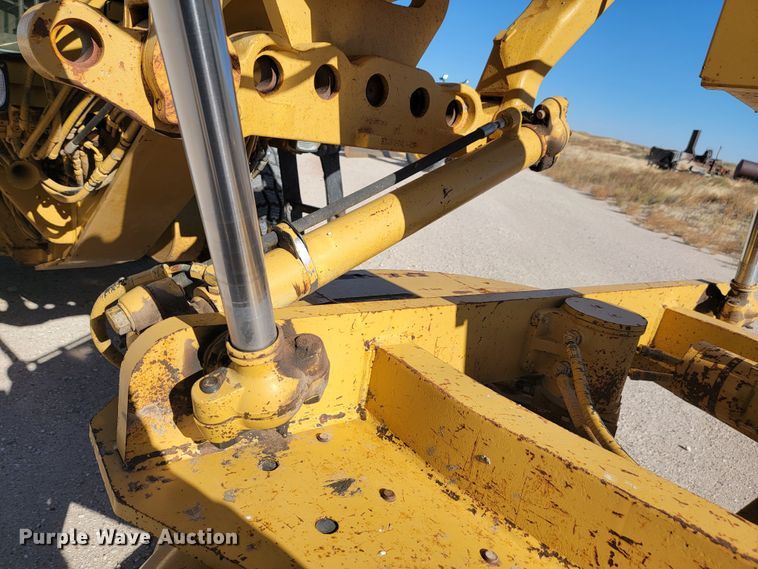 image for item LL9573 1997 Caterpillar 140H  motor grader