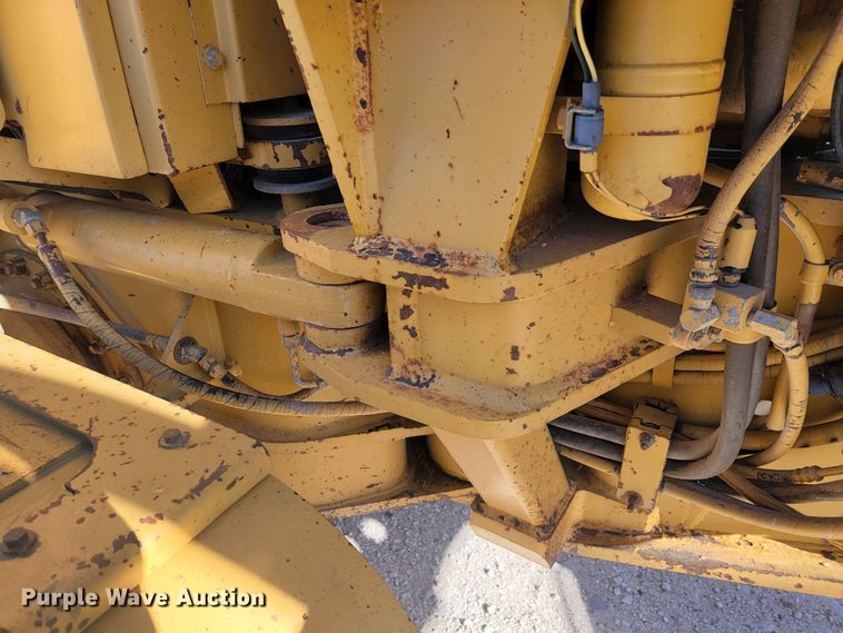 image for item LL9573 1997 Caterpillar 140H  motor grader