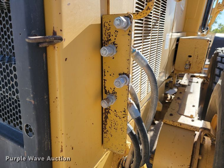 image for item LL9573 1997 Caterpillar 140H  motor grader