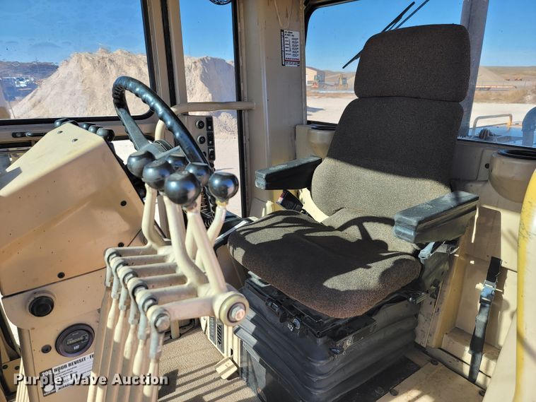 image for item LL9573 1997 Caterpillar 140H  motor grader