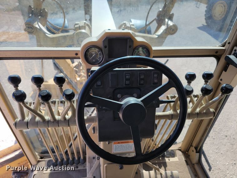 image for item LL9573 1997 Caterpillar 140H  motor grader