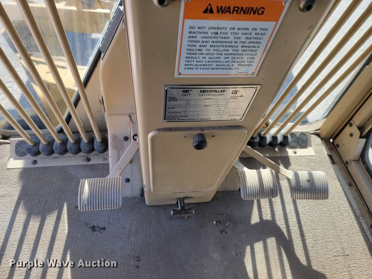 image for item LL9573 1997 Caterpillar 140H  motor grader