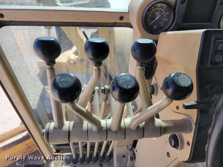 image for item LL9573 1997 Caterpillar 140H  motor grader