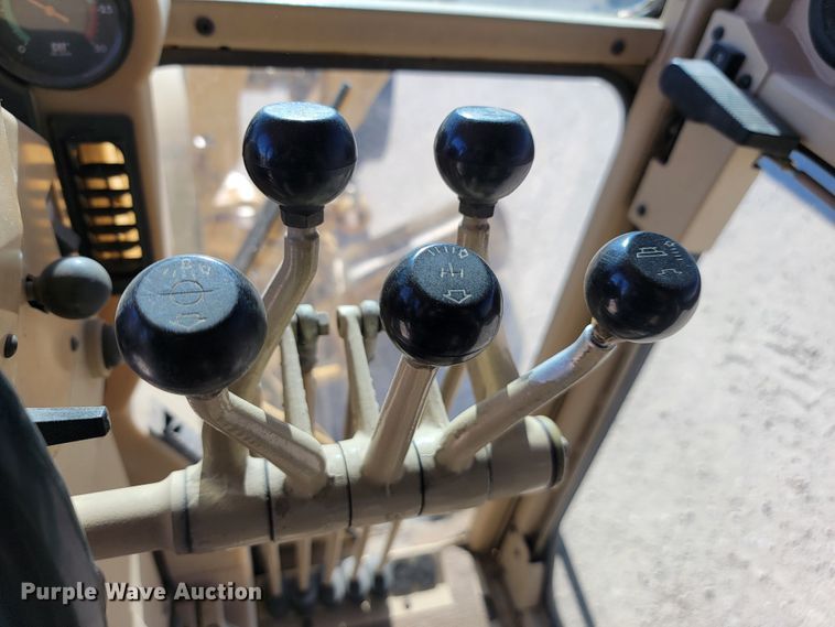 image for item LL9573 1997 Caterpillar 140H  motor grader