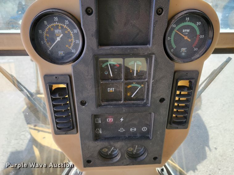 image for item LL9573 1997 Caterpillar 140H  motor grader