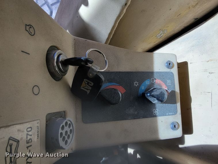 image for item LL9573 1997 Caterpillar 140H  motor grader