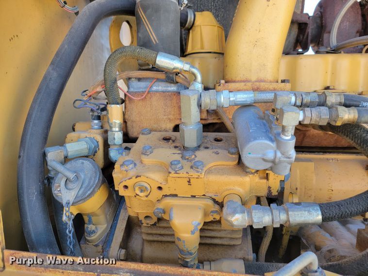 image for item LL9573 1997 Caterpillar 140H  motor grader