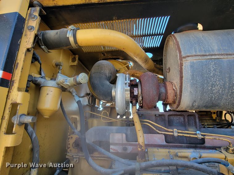 image for item LL9573 1997 Caterpillar 140H  motor grader