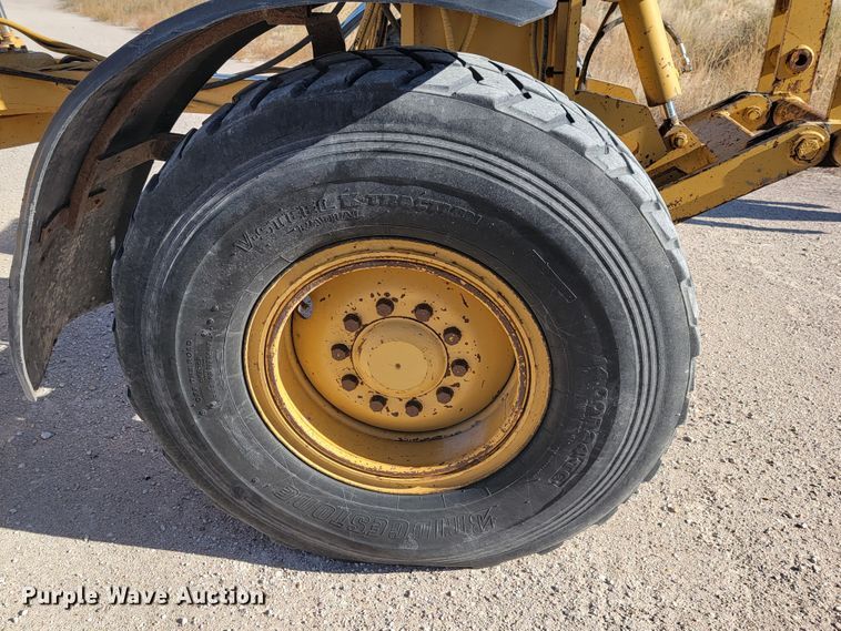 image for item LL9573 1997 Caterpillar 140H  motor grader