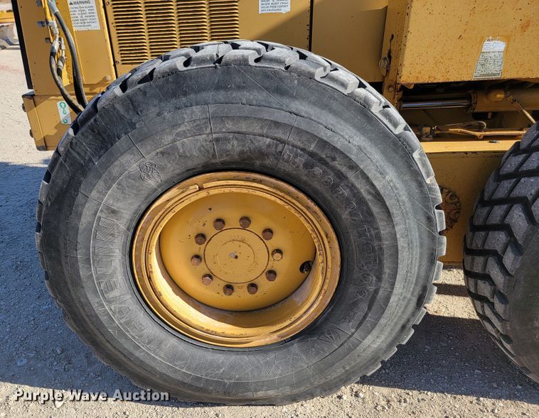 image for item LL9573 1997 Caterpillar 140H  motor grader