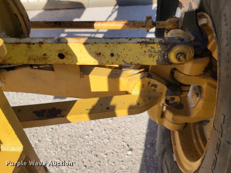 image for item LL9574 2007 Caterpillar 140H  motor grader