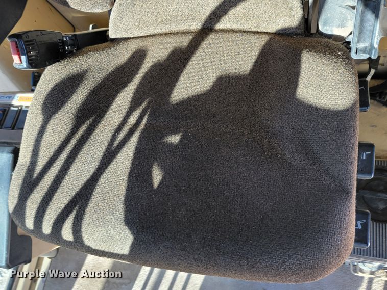 image for item LL9574 2007 Caterpillar 140H  motor grader