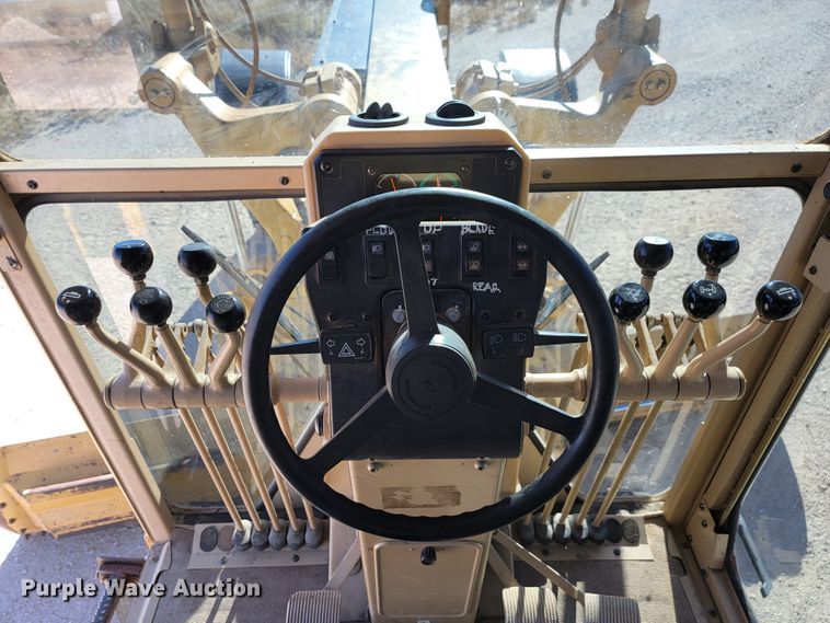 image for item LL9574 2007 Caterpillar 140H  motor grader