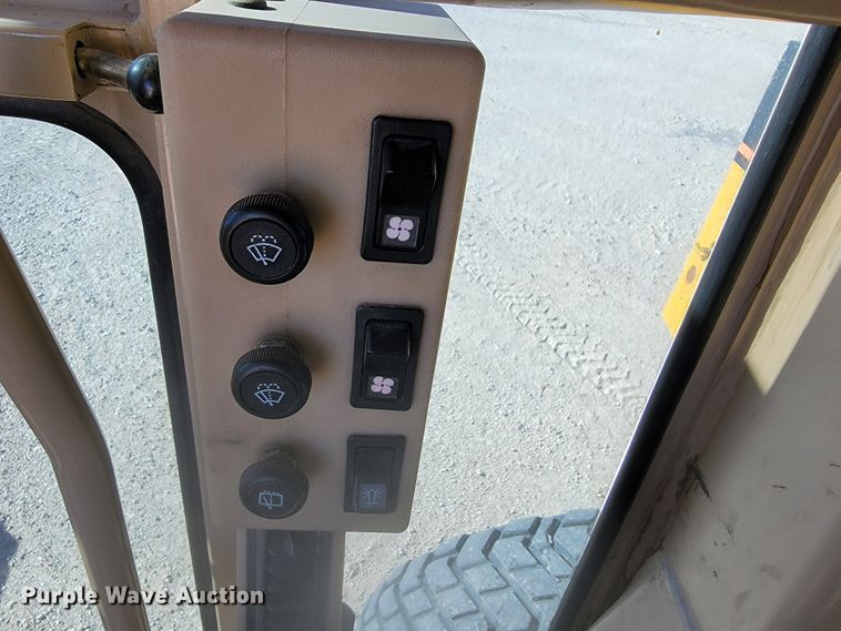 image for item LL9574 2007 Caterpillar 140H  motor grader