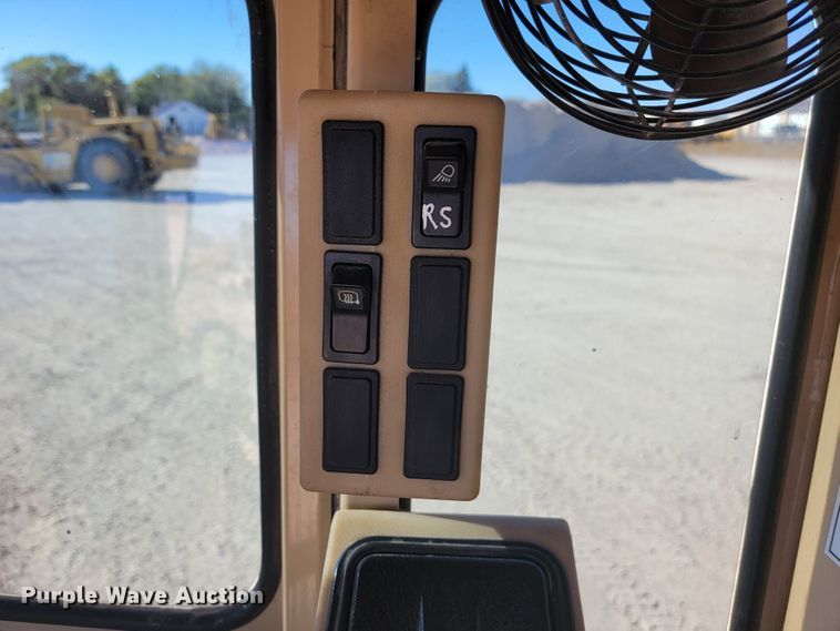 image for item LL9574 2007 Caterpillar 140H  motor grader