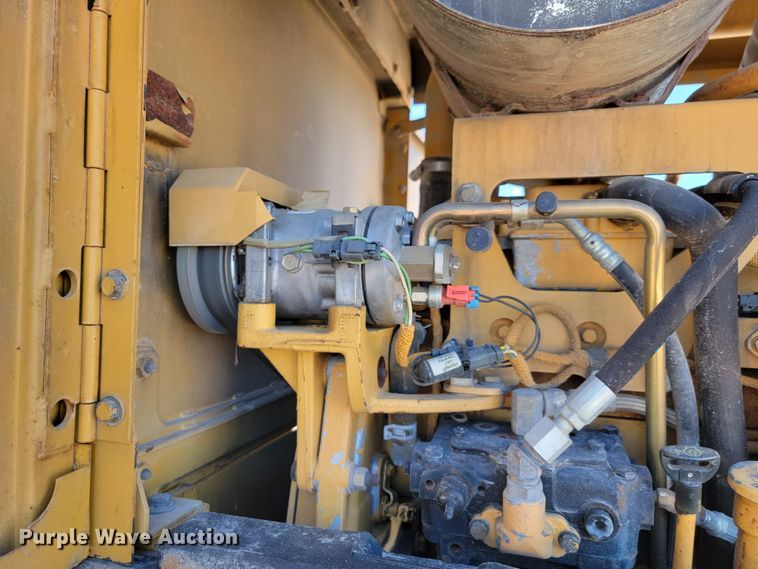 image for item LL9574 2007 Caterpillar 140H  motor grader