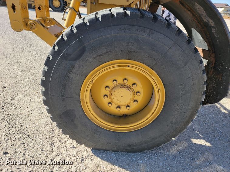 image for item LL9574 2007 Caterpillar 140H  motor grader