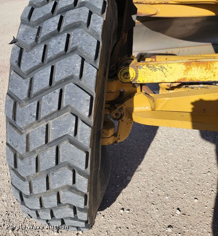 image for item LL9574 2007 Caterpillar 140H  motor grader