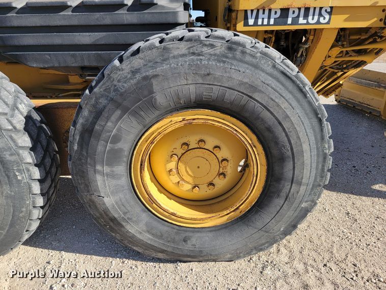 image for item LL9574 2007 Caterpillar 140H  motor grader