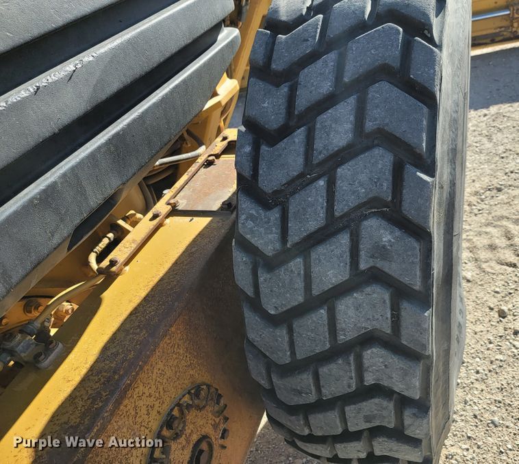 image for item LL9574 2007 Caterpillar 140H  motor grader