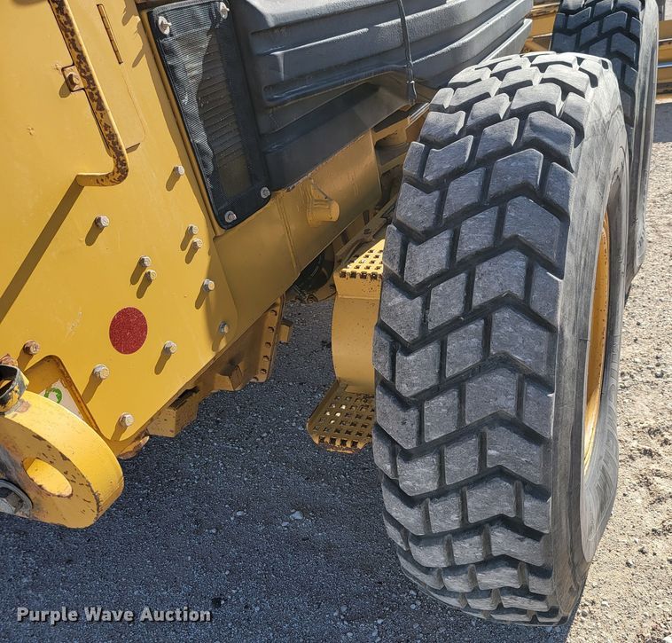 image for item LL9574 2007 Caterpillar 140H  motor grader