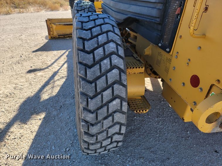 image for item LL9574 2007 Caterpillar 140H  motor grader