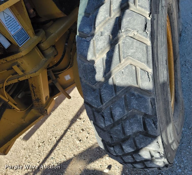 image for item LL9574 2007 Caterpillar 140H  motor grader