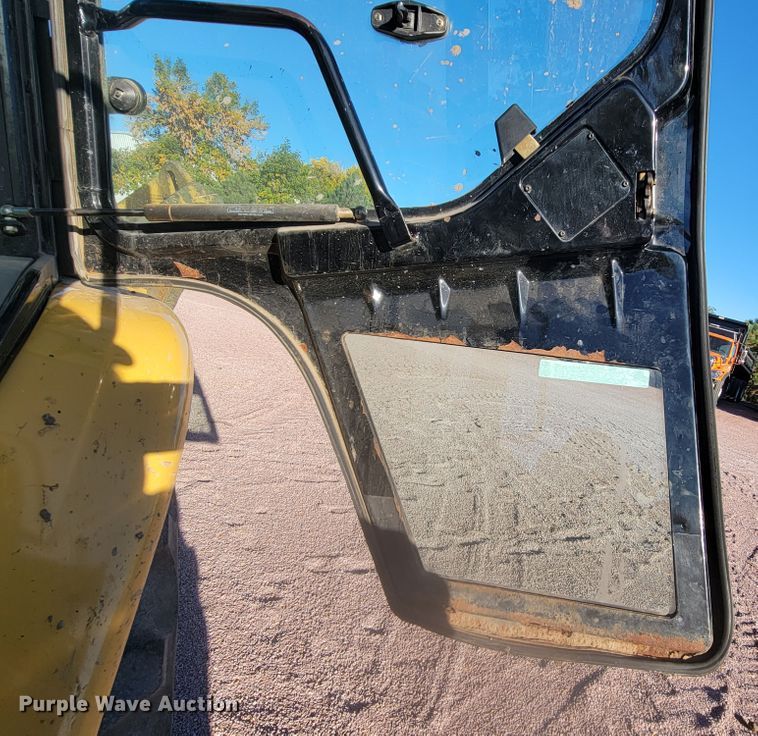 image for item LL9586 2005 Caterpillar 420D  backhoe