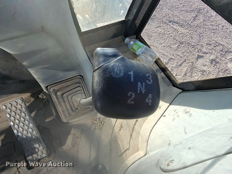 image for item LL9586 2005 Caterpillar 420D  backhoe