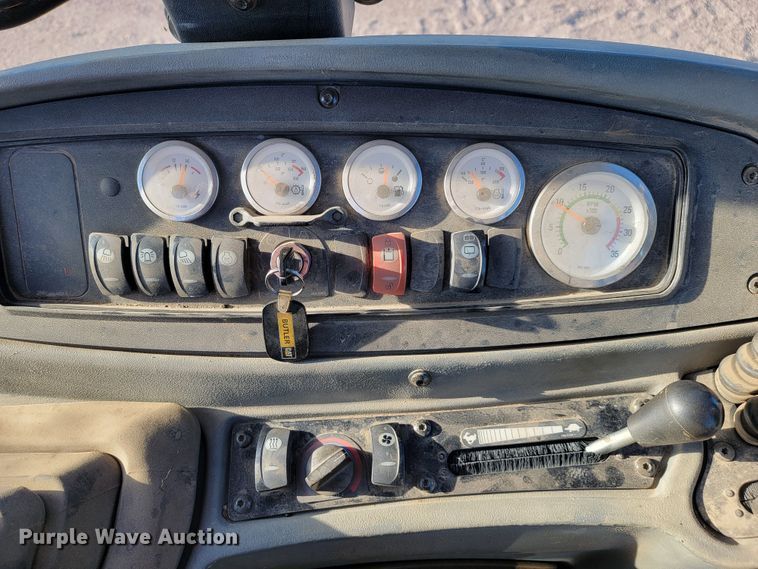 image for item LL9586 2005 Caterpillar 420D  backhoe