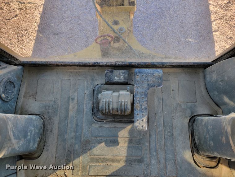 image for item LL9586 2005 Caterpillar 420D  backhoe