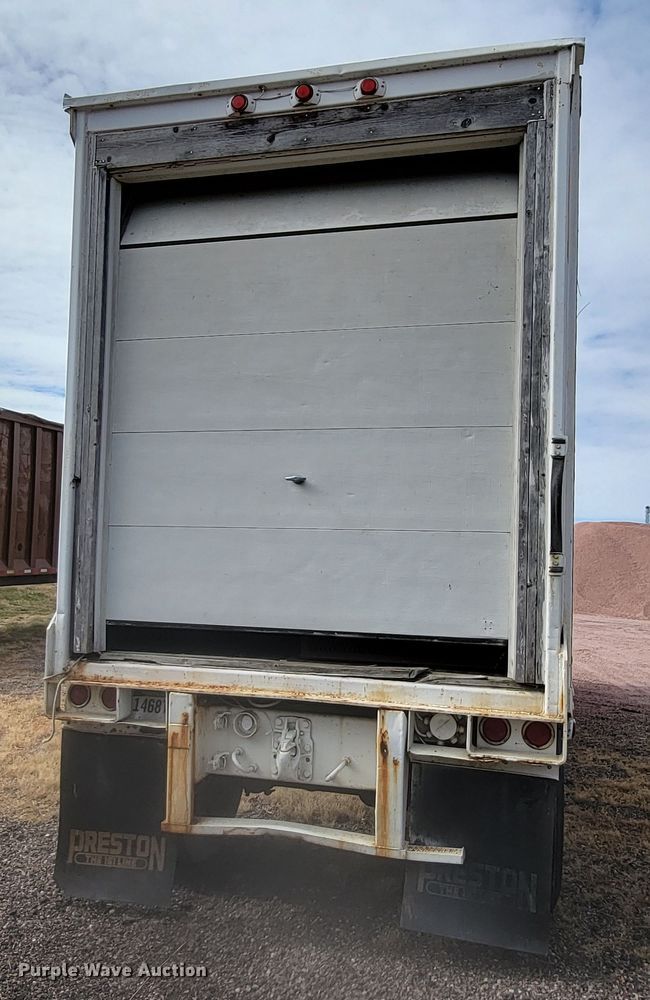 image for item LL9613 1984 Fruehauf FBB8-FL1-28-W4-06  dry van trailer