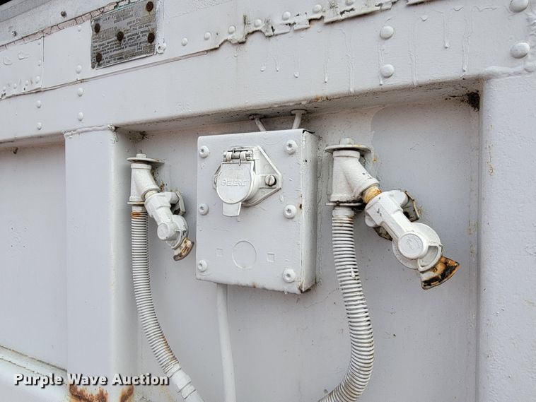 image for item LL9613 1984 Fruehauf FBB8-FL1-28-W4-06  dry van trailer