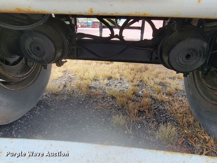 image for item LL9613 1984 Fruehauf FBB8-FL1-28-W4-06  dry van trailer