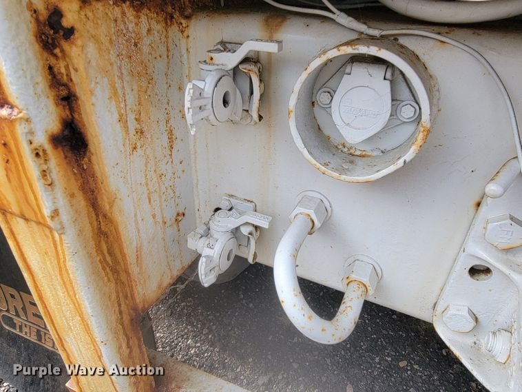 image for item LL9613 1984 Fruehauf FBB8-FL1-28-W4-06  dry van trailer