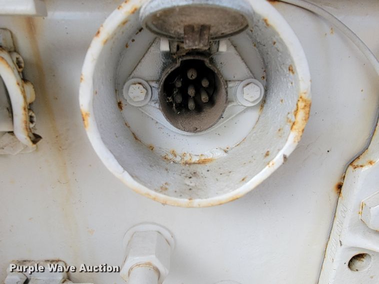 image for item LL9613 1984 Fruehauf FBB8-FL1-28-W4-06  dry van trailer