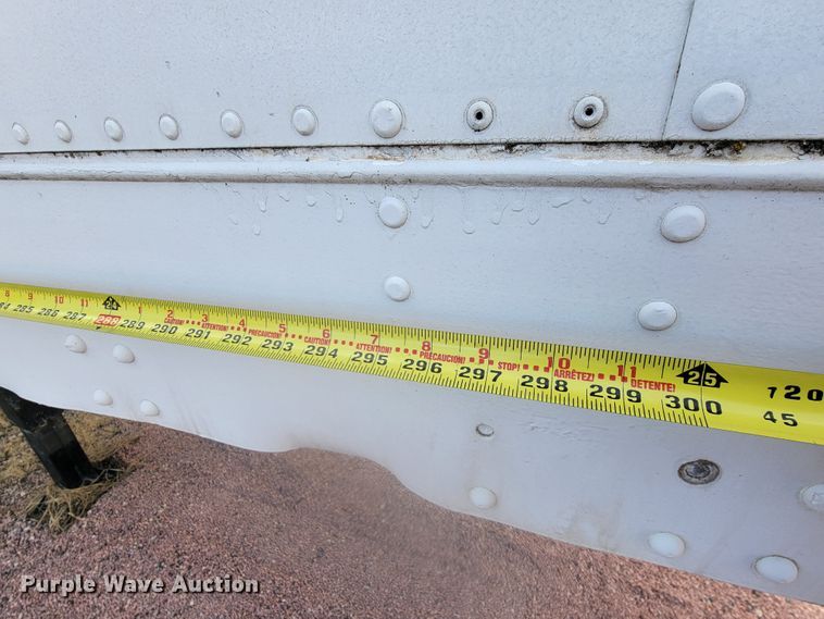 image for item LL9613 1984 Fruehauf FBB8-FL1-28-W4-06  dry van trailer