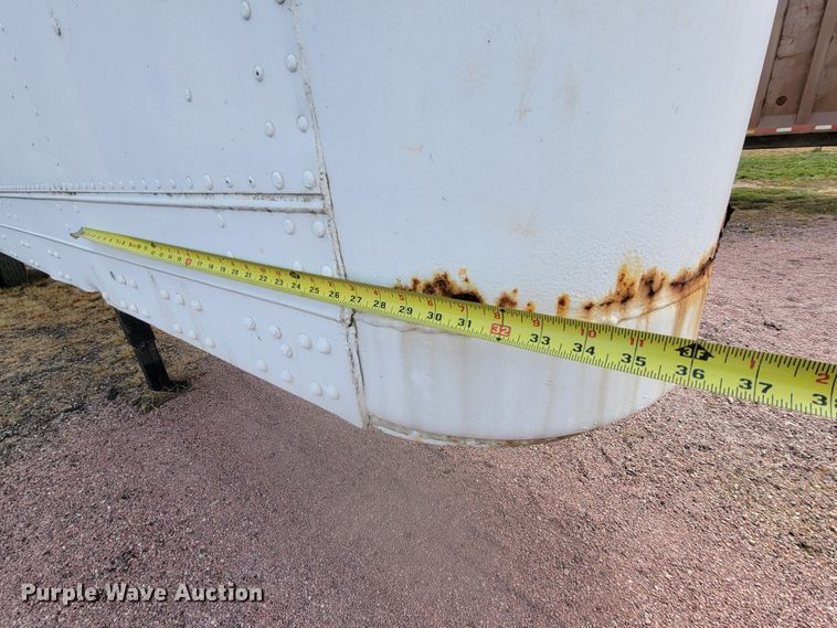 image for item LL9613 1984 Fruehauf FBB8-FL1-28-W4-06  dry van trailer