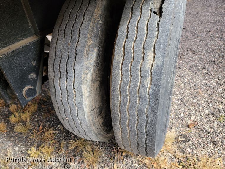 image for item LL9613 1984 Fruehauf FBB8-FL1-28-W4-06  dry van trailer