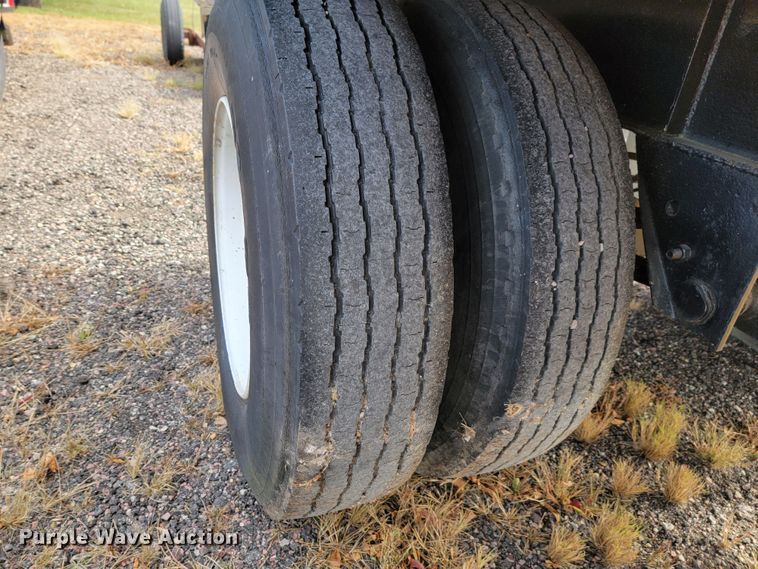 image for item LL9613 1984 Fruehauf FBB8-FL1-28-W4-06  dry van trailer