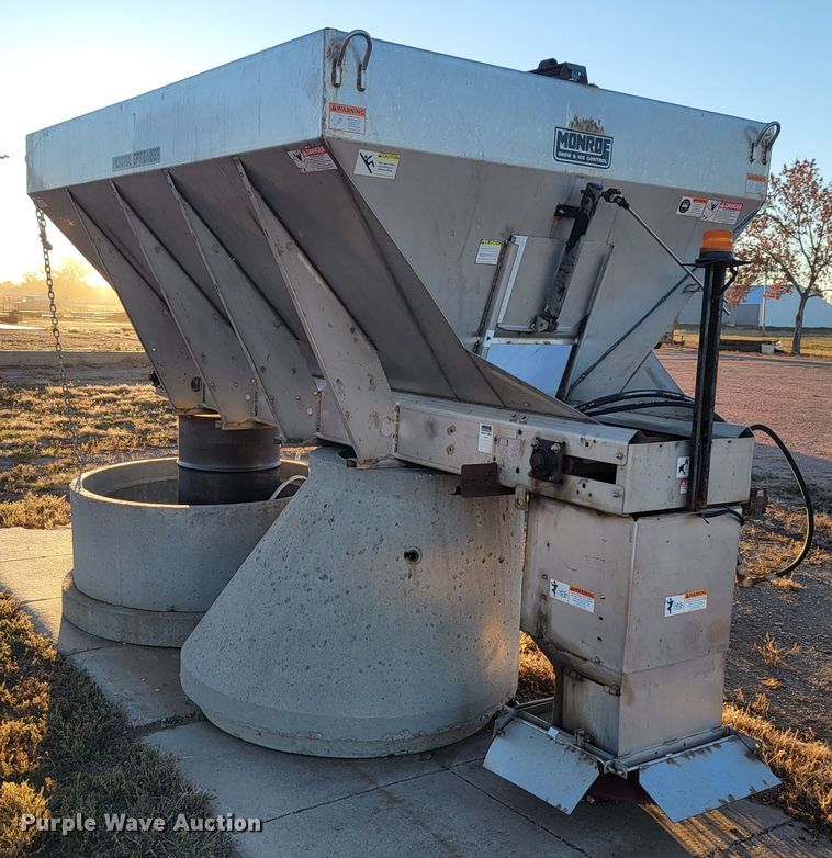 image for item LL9619 Monroe MV-120-84-56  salt spreader