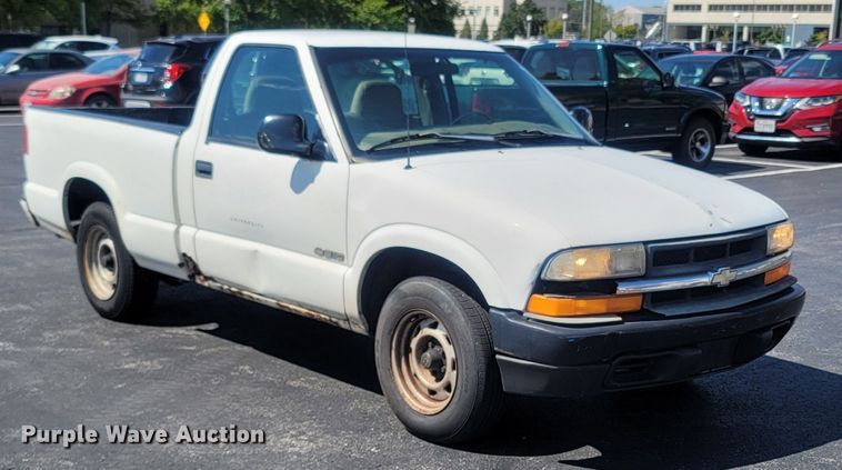 image for item LM9751 1998 Chevrolet S10  pickup truck
