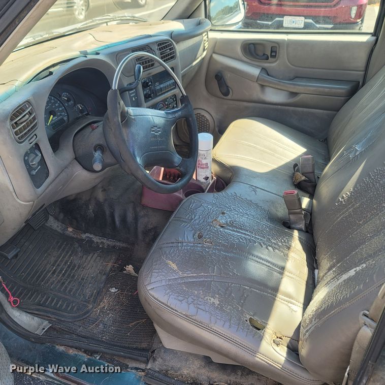 image for item LM9751 1998 Chevrolet S10  pickup truck