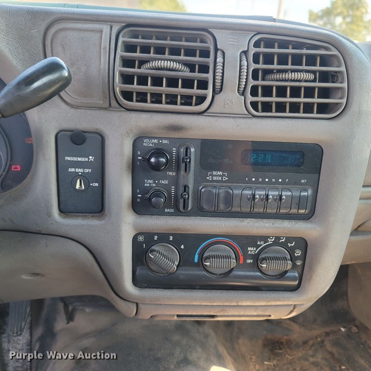 image for item LM9751 1998 Chevrolet S10  pickup truck