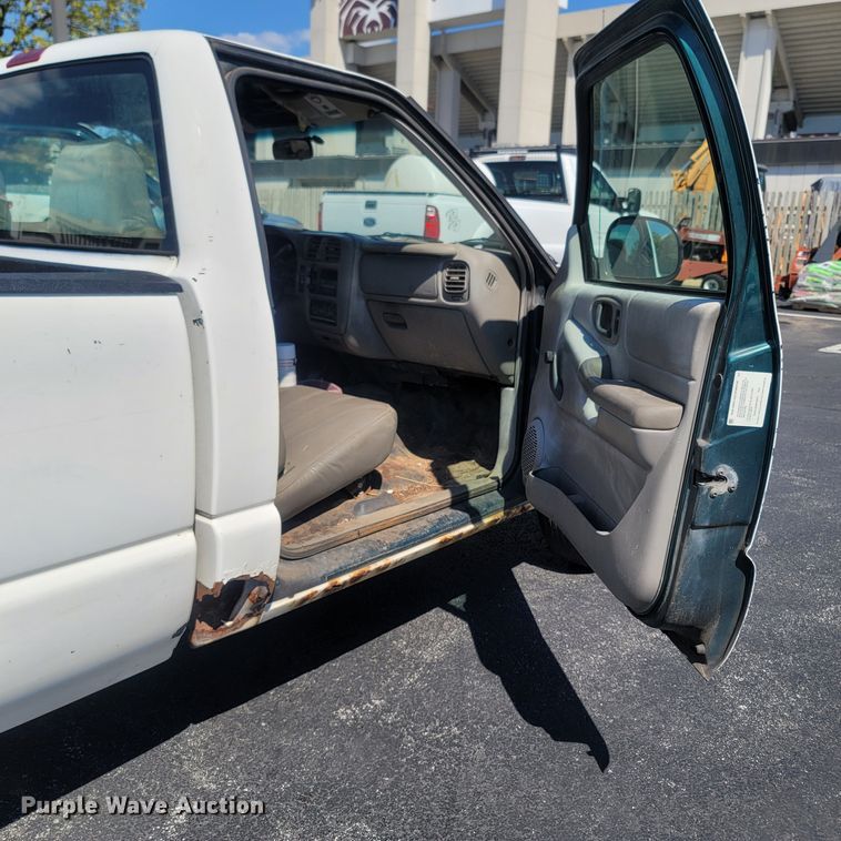 image for item LM9751 1998 Chevrolet S10  pickup truck