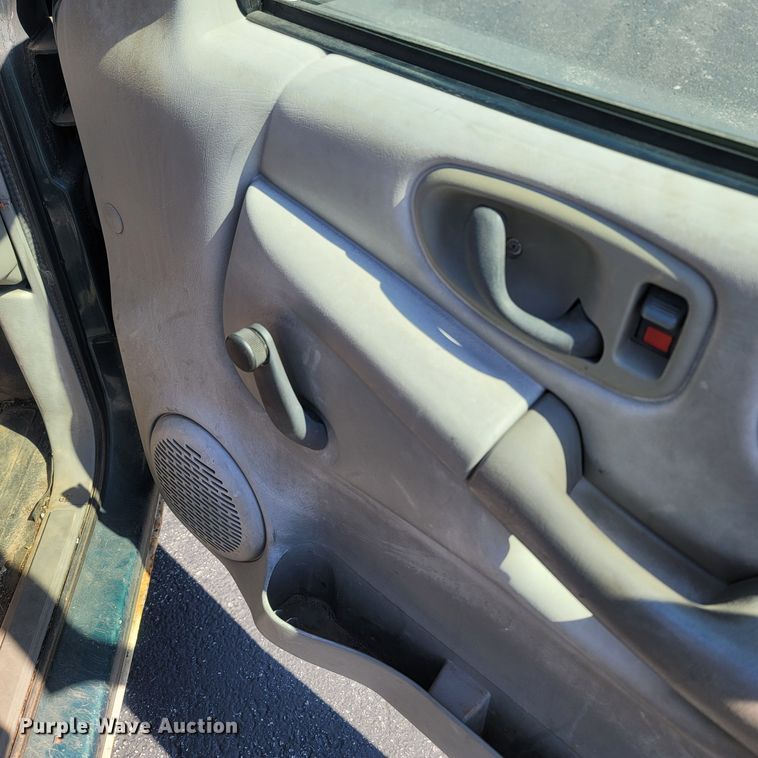 image for item LM9751 1998 Chevrolet S10  pickup truck